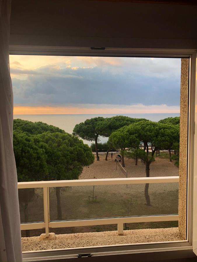 Apartment Direkt Am Strand Бланес Экстерьер фото