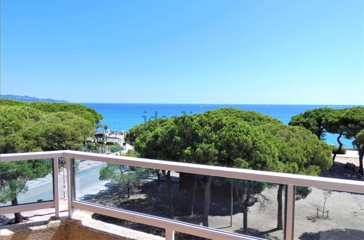 Apartment Direkt Am Strand Бланес Экстерьер фото