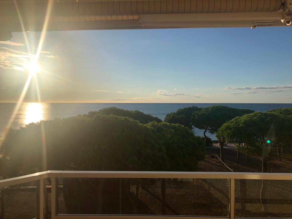 Apartment Direkt Am Strand Бланес Экстерьер фото