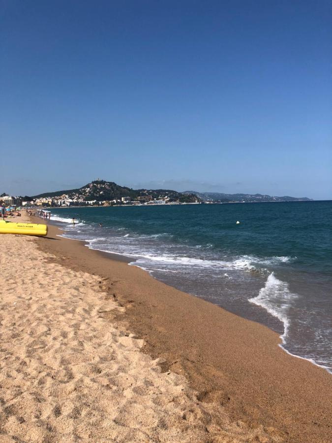 Apartment Direkt Am Strand Бланес Экстерьер фото