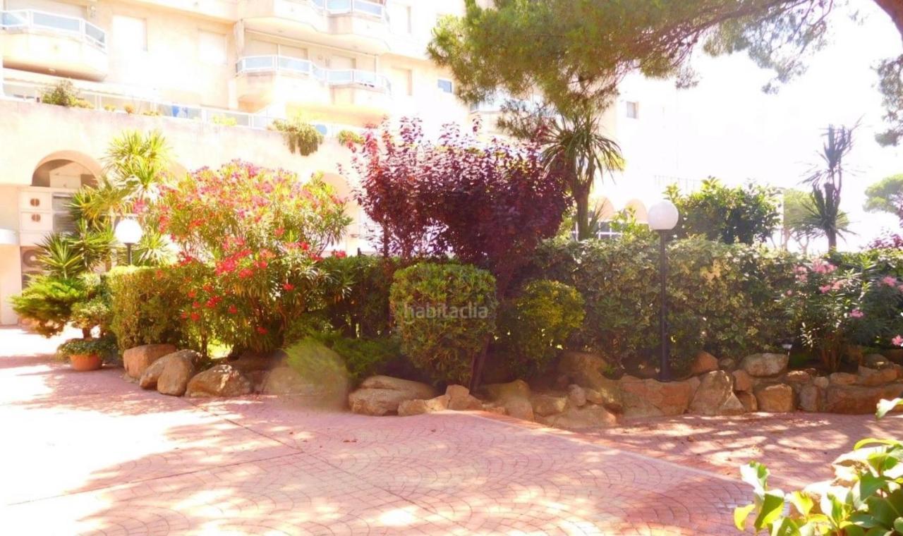 Apartment Direkt Am Strand Бланес Экстерьер фото