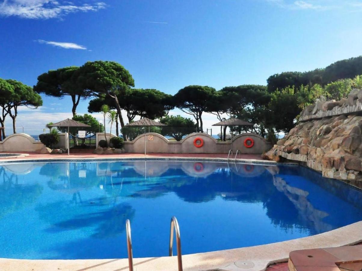 Apartment Direkt Am Strand Бланес Экстерьер фото