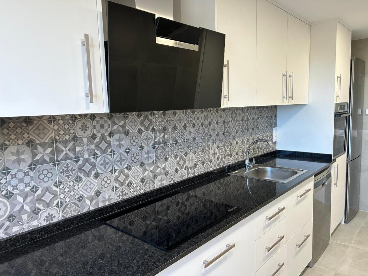 Apartment Direkt Am Strand Бланес Экстерьер фото