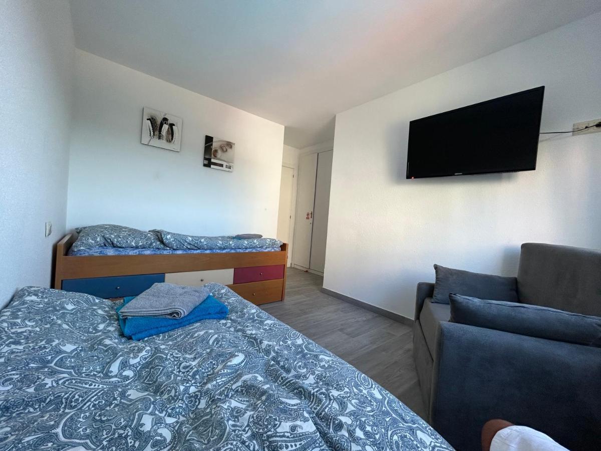 Apartment Direkt Am Strand Бланес Экстерьер фото