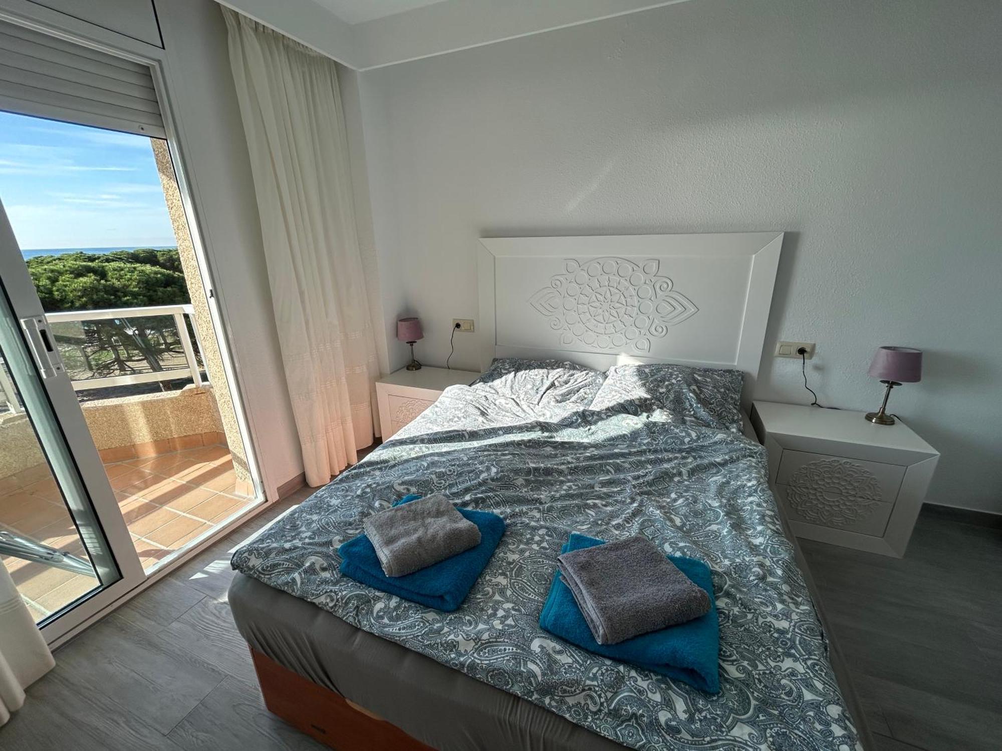 Apartment Direkt Am Strand Бланес Экстерьер фото